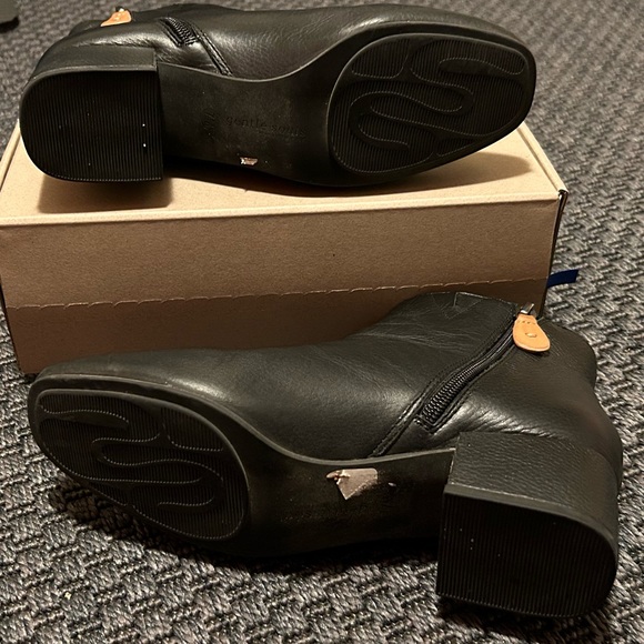 ❌ Gentle Souls by Kenneth Cole Ella bootie - Picture 5 of 10